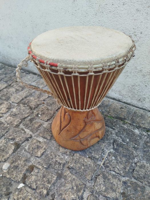 Djembé antigo africano como novo