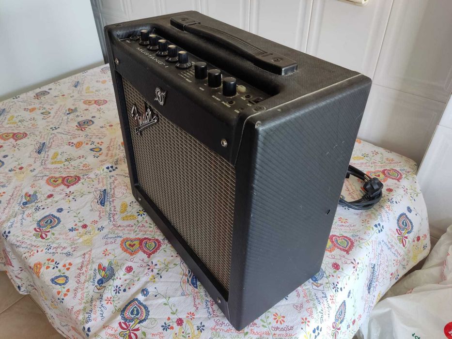 Amplificador de Guitarra - Fender Mustang