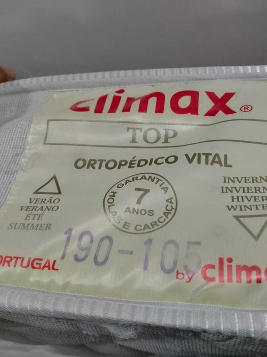 Camas Solteiro confortáveis em excelente estado