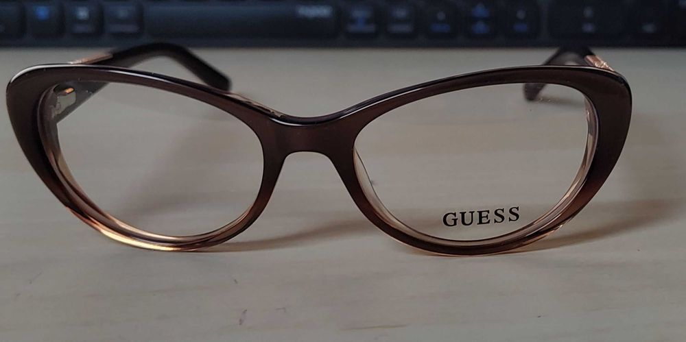 Oprawki Guess - nowe + futerał