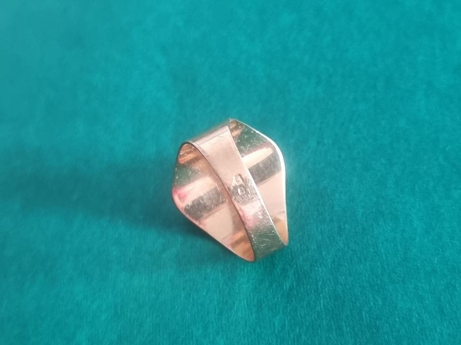 Anel ouro 19k com onix preto