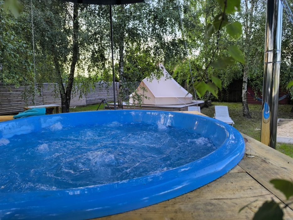 Brzozowisko. Glamping, namiot, Wiele, Kaszuby, balia, balia ogrodowa, jacuzzi, nocleg  na Kaszubach, jezioro Wielewskie. Nowość