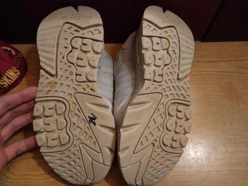 Женские кожаные кроссовки adidas