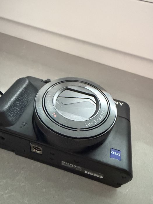 Sony Cyber-shot RX100 V DSC-RX100M5 + pokrowiec
