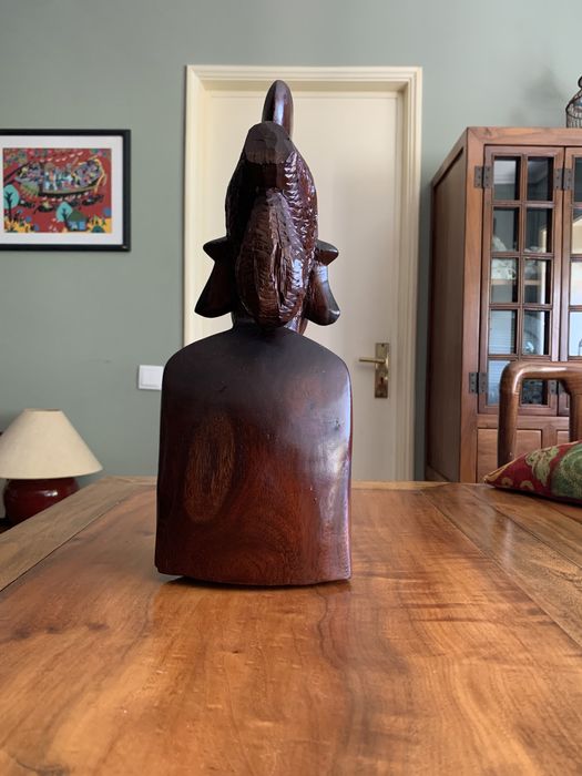 Busto feito á mão oriundo da Guiné Bissau
