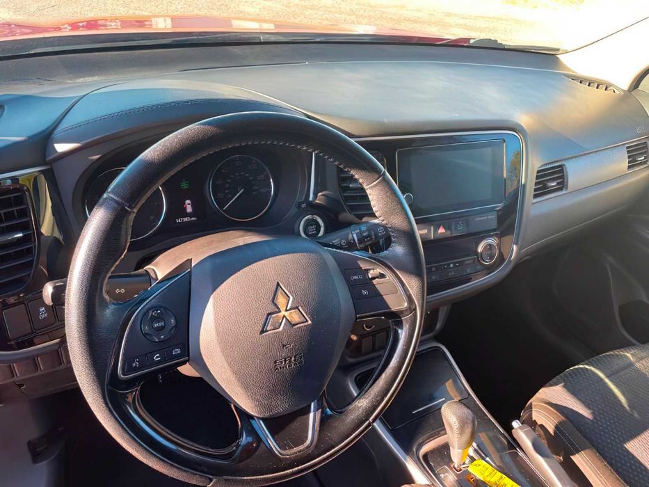Mitsubishi Outlander      2018