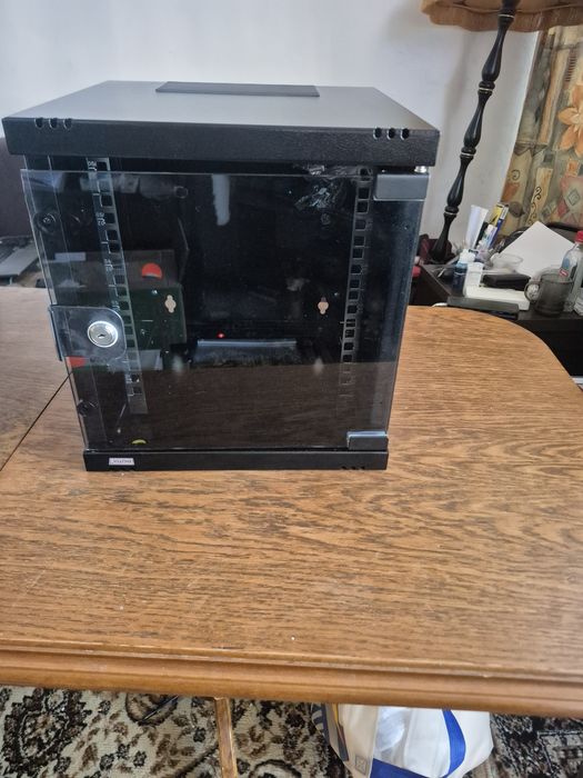 Szafa rack 10" Digitus 6U wisząca zamykana czarna