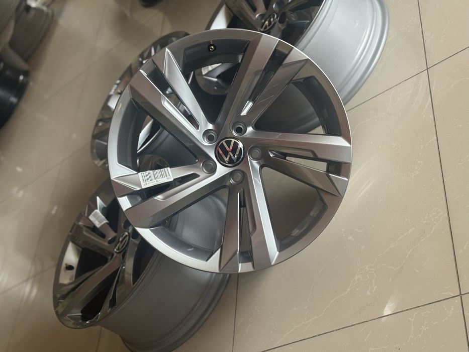 Диски оригінал VW Tiguah r19/5/112 5NA601025AG ANTRH