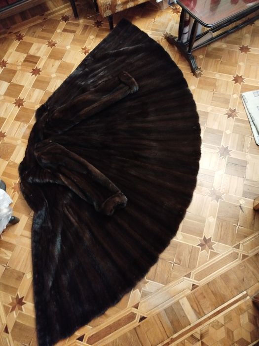 Натуральная норковая шуба.