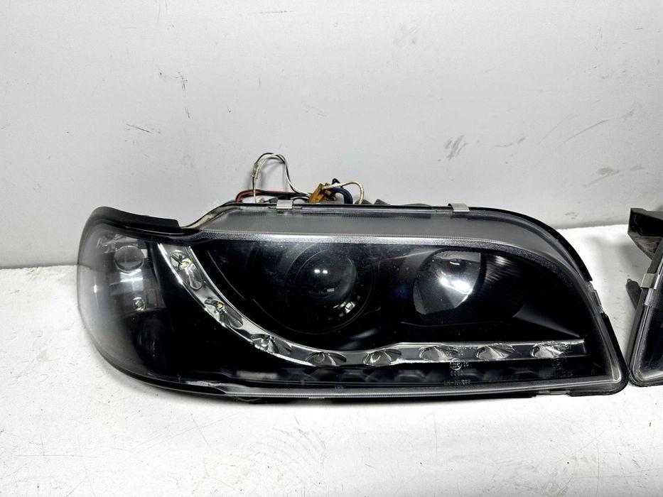 Lampy przód Volvo S40  V40 LED BLACK diodowe komplet