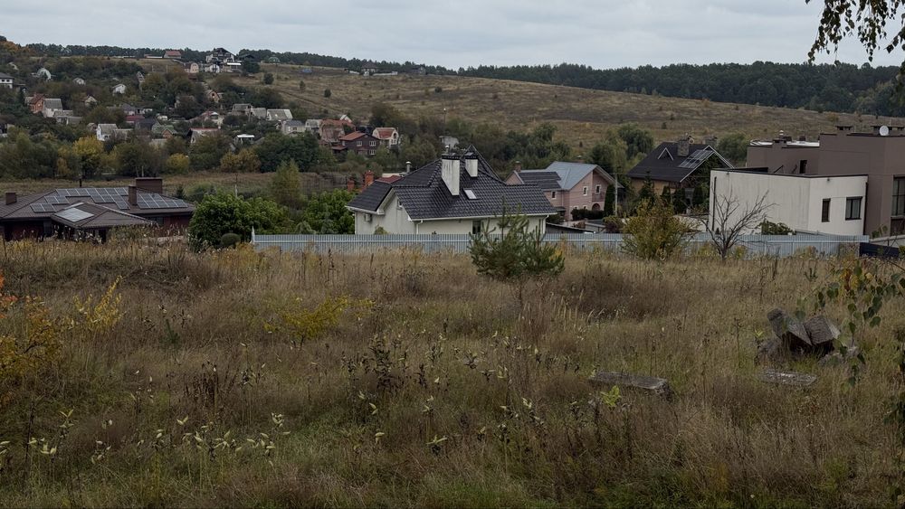 Продам Земельну Ділянку 15 соток в Закритому Містечку з Озером