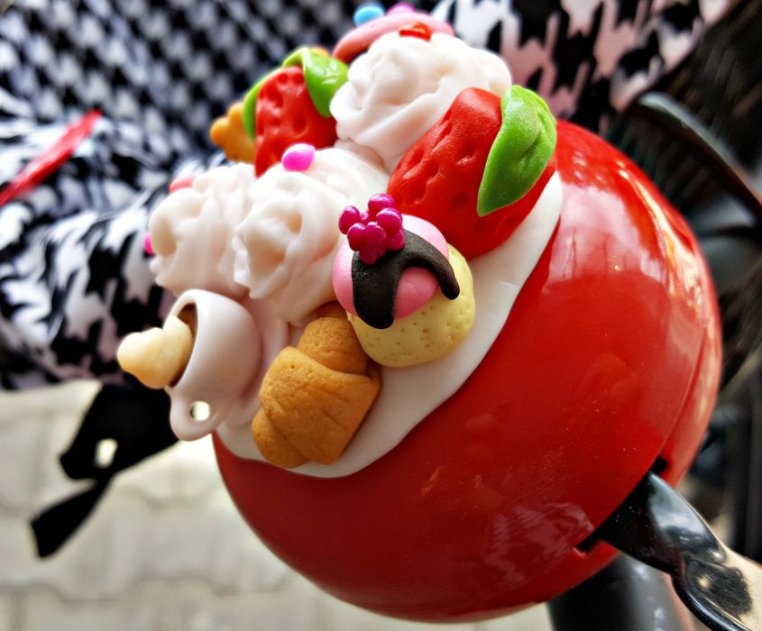 koszyk rowerowy wiklinowy do roweru biały czarny klik z hakami