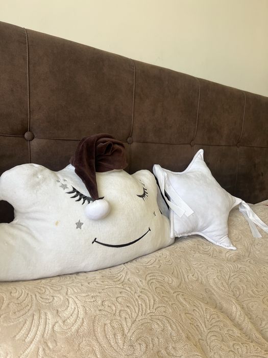 Подушечки на дитяче ліжечко.