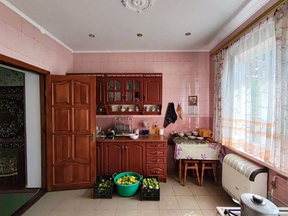Продається 1/2 будинку,виведена в окреме домоволодіння,в с.Плесецьке