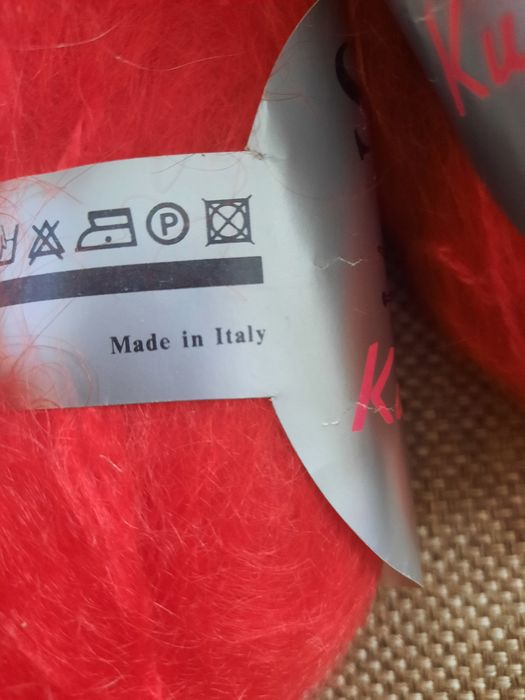 Пряжа мохер червоного кольору