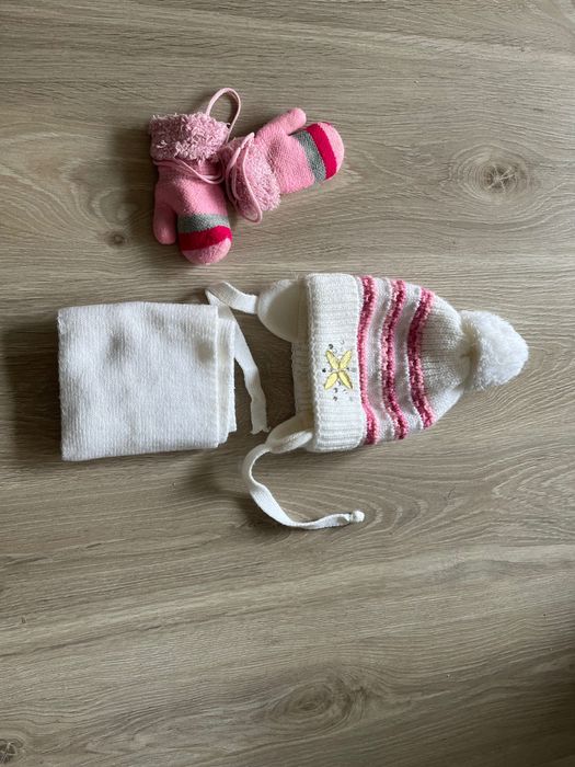 Zestaw/komplet biała czapka i szalik na zimę dla dziewczynki 80