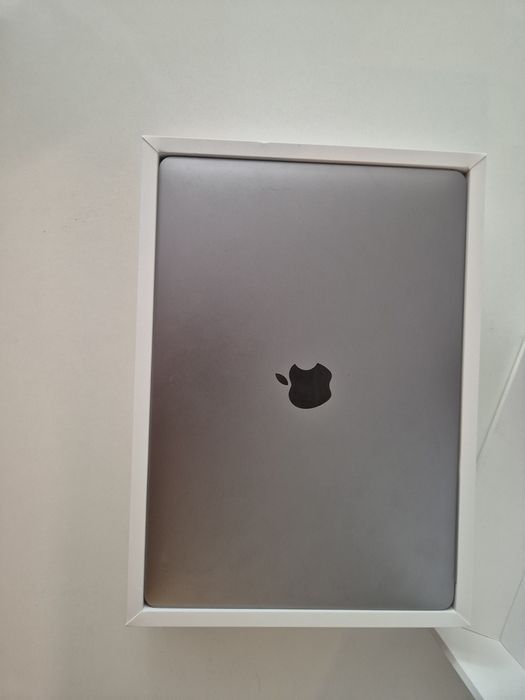 MacBook Pro 13" 2020 — 16GB RAM | 256GB | Touch Bar | PT ISO - Apple
