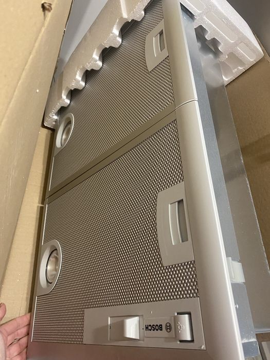 Знижка! Продам терміново! Вбудована витяжка BOSCH DHL555BL