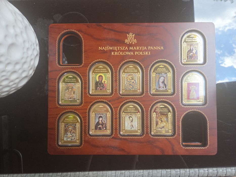 Kolekcjonerski zestaw 10 pozłacanych medali z wizerunkami Matki Bożej