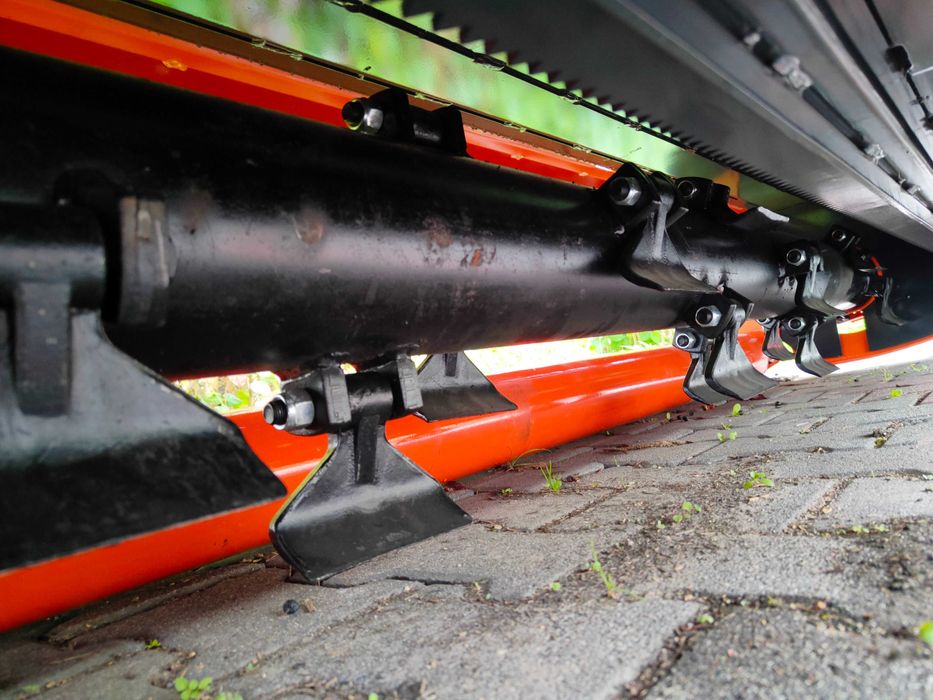 Kosiarka bijakowa mulczer Orkan KTKS 200C Puma do sadu ugorów łąk traw