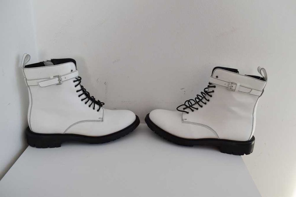 Belstaff botki glany buty skórzane białe wiązane 38