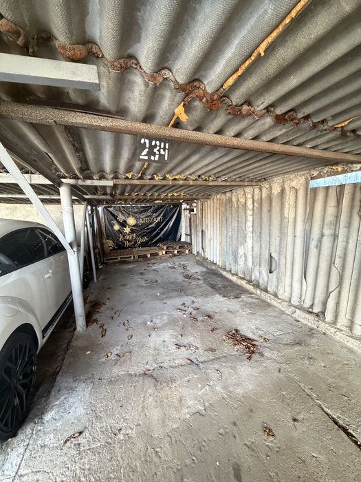 Паркомісце з розеткою на стоянці Люстдорфська дорога