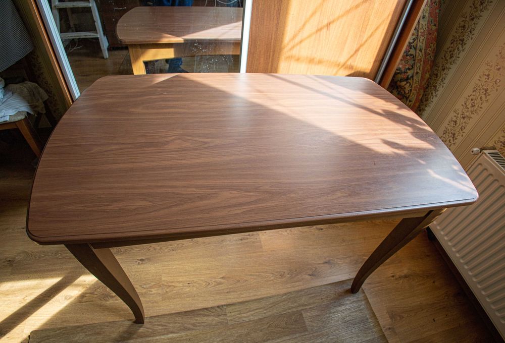 Продам стол комнатный, обеденный.