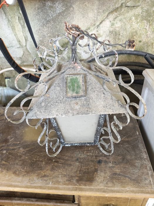 Lanterna suspensa antiga ferro forjado