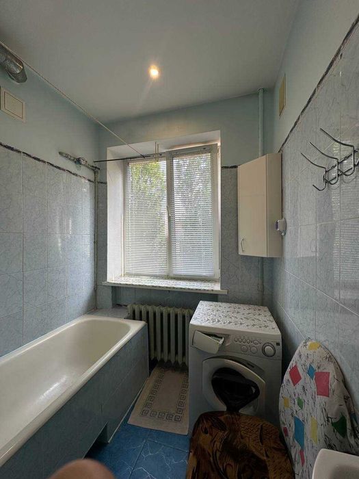 Васильківська 27/2, продаж 2к.кв. біля метро.