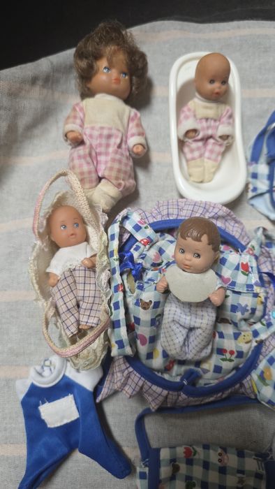 Bonecos vintage com acessórios
