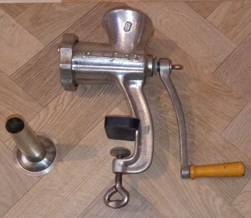 Maszynka Do Mielenia Mięsa ALFA nr. 8. Ręczna. (Polski Producent)