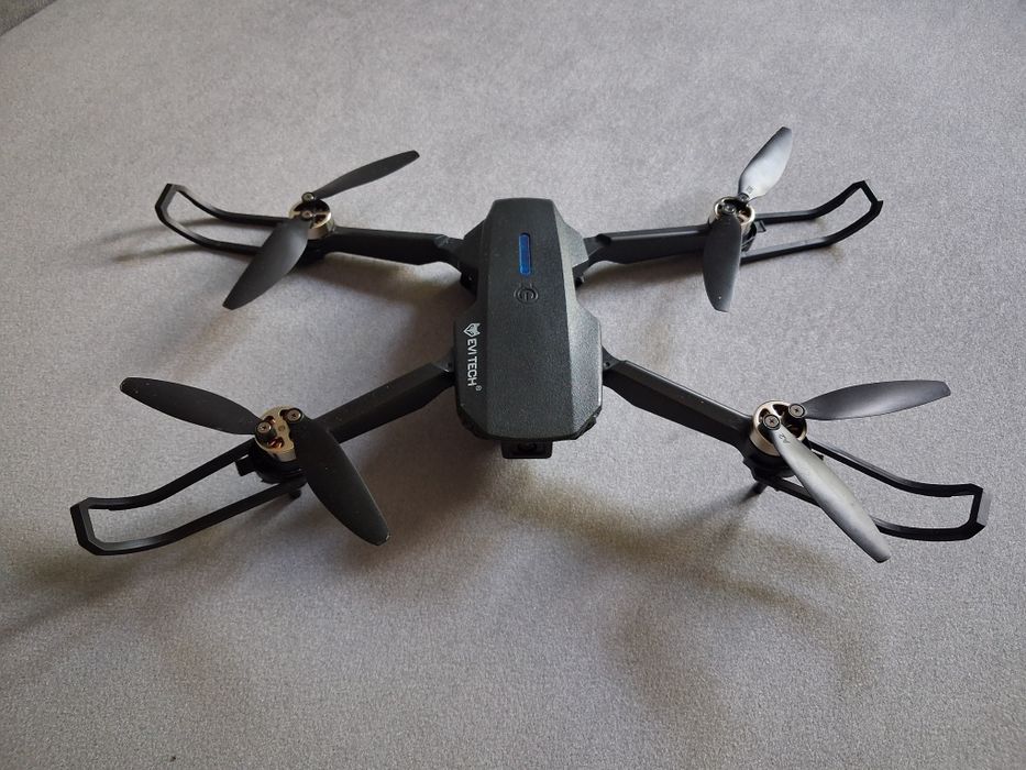 Dron E88 Evo z 3 bateriami
