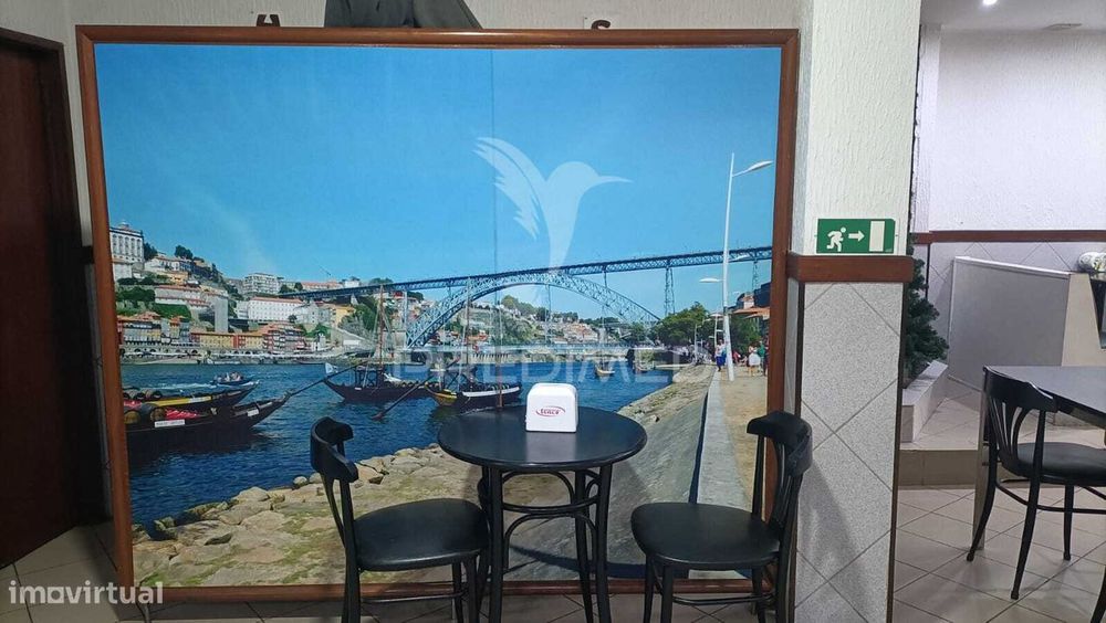 Cafetaria para trespasse no centro de S. Mamede do Coronado