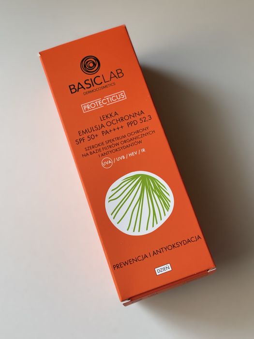BasicLab lekka emulsja ochronna SPF50+ PPD 52,3 75 ml uva uvb hev ir 5904639174031