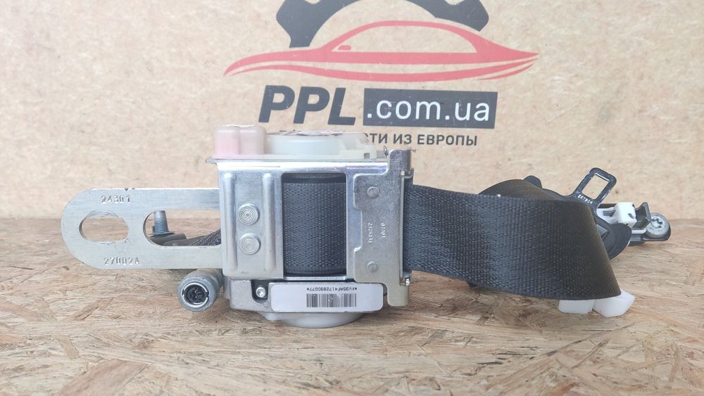 Jeep Grand Cherokee WK2 2010-2022 ремень безопасности передний левый