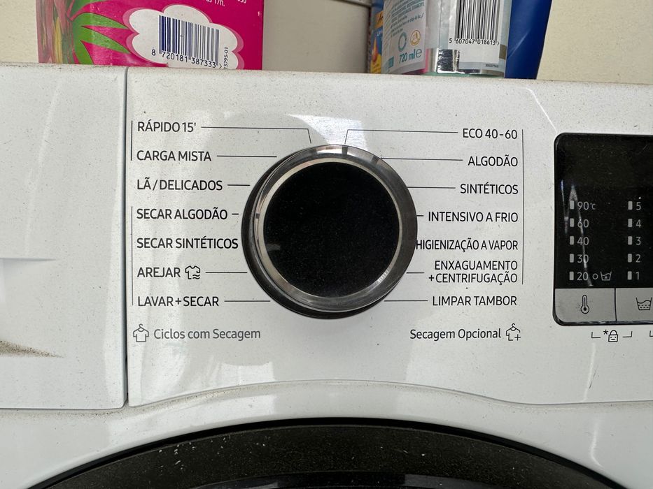 Máquina de lavar e secar