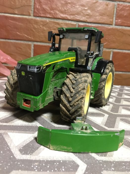 Ciągnik siku John Deere
