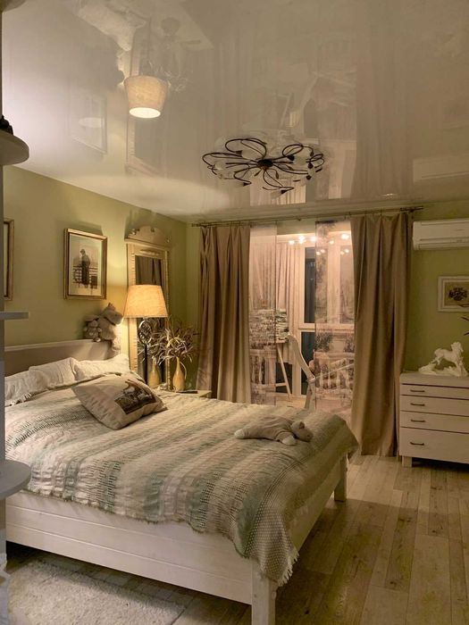 Сучасна двокімнатна квартира в новому будинку на Леваді.