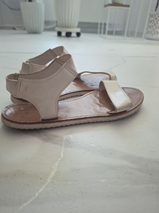 Sandały 37 damskie Diverse klapki beżowe