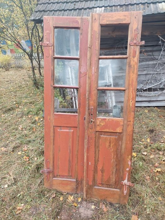 Stare podwójne drzwi