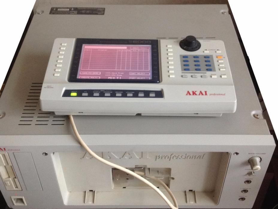 Продам Akai S6000