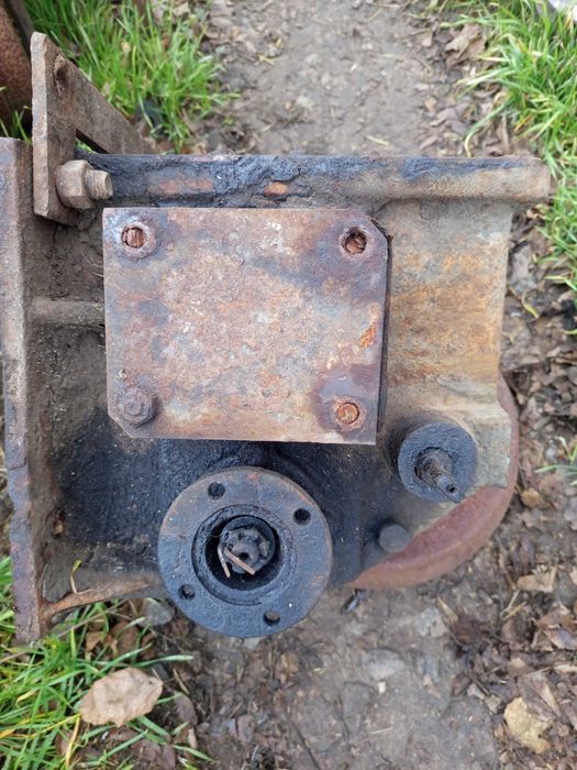 погрузчик запчастина  -редуктор коробка