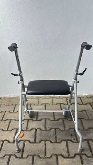 Andarilho com assento
