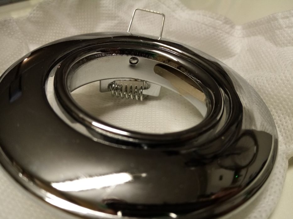 Oprawki do halogenów