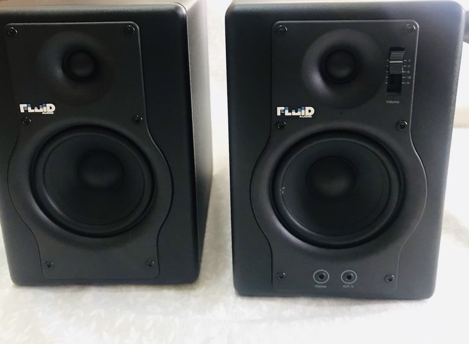 Colunas Fluid Áudio F4
