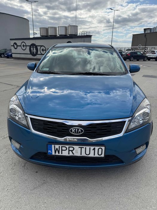 KIA CEE'D hatchback // niski przebieg 2009r.
