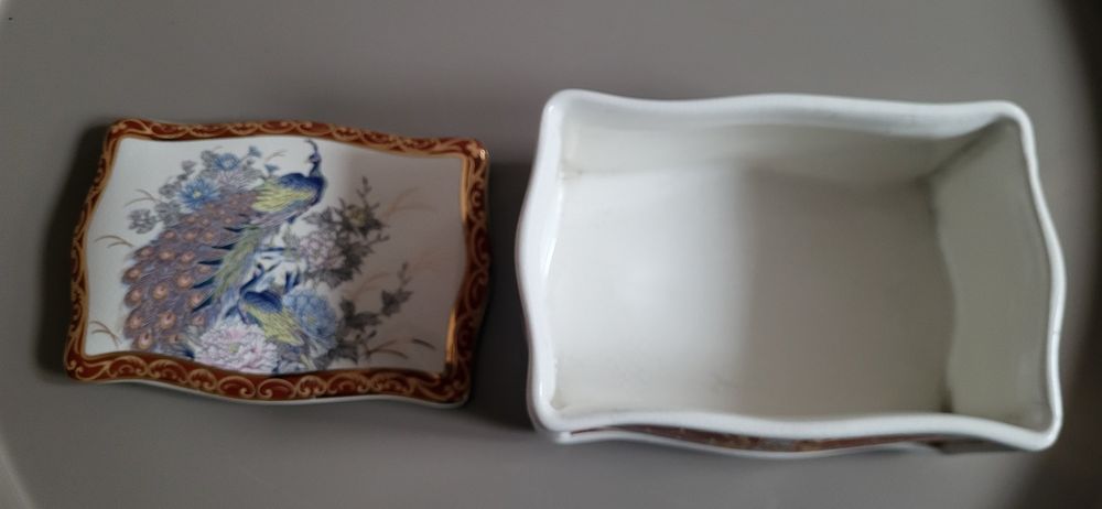 Caixa de Joias em Porcelana FAPCODEL – Motivo Pavão (Pintada à Mão)