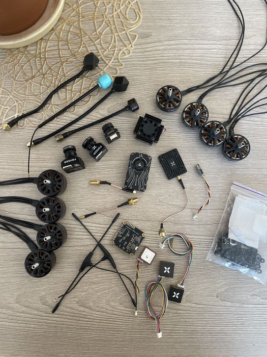 Мотори, комплектуючі Fpv