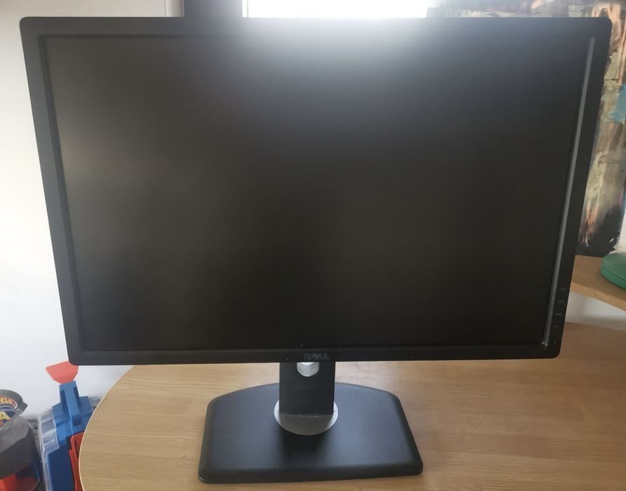24 cale Dell Ultrasharp monitor