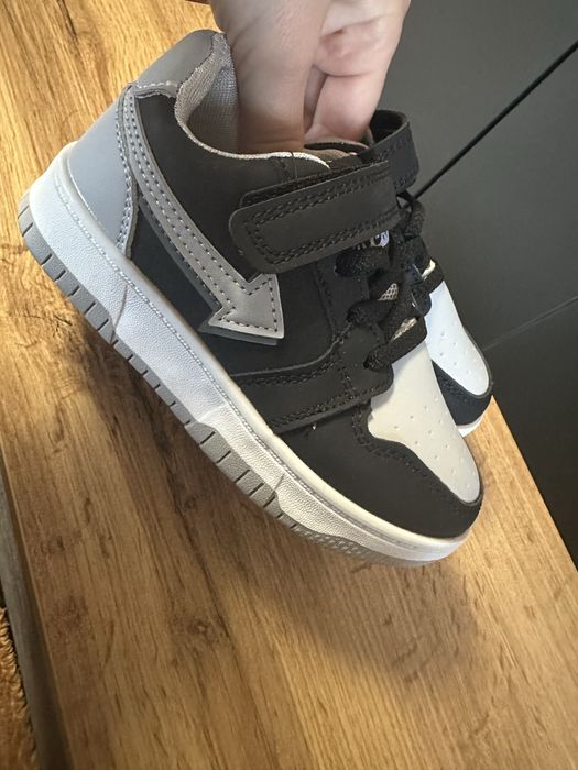 Кросівки красовки взуття кеди